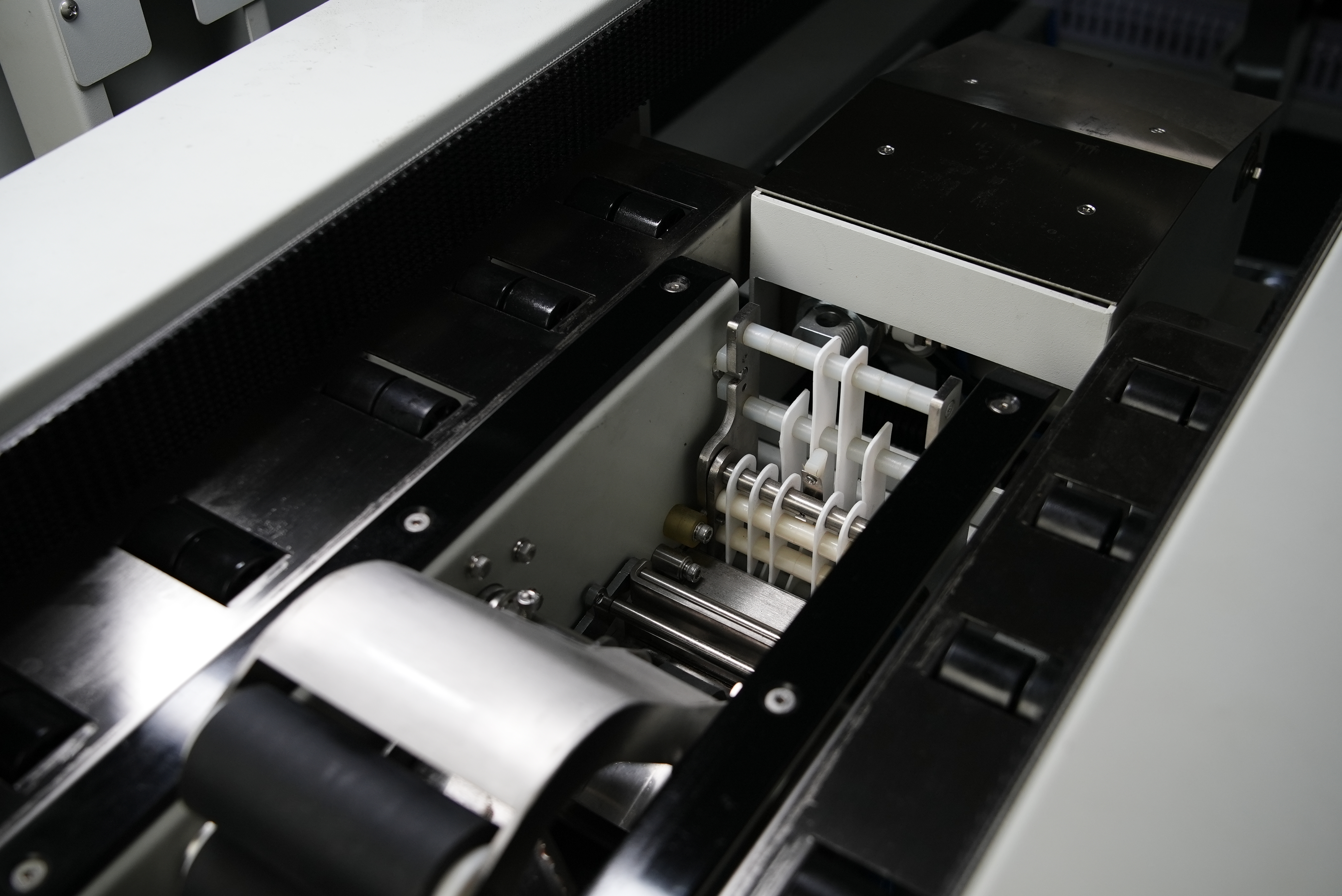 Hulian automatische Kartonaufrichtermaschine mit wasseraktivierter Kraftpapier-Bodenversiegelung HCE-544W-L 