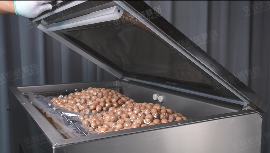 Vakuumverpackungsmaschine f&uuml;r N&uuml;sse